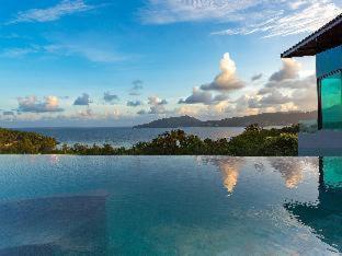 Deluxe Pool Access Panorama View